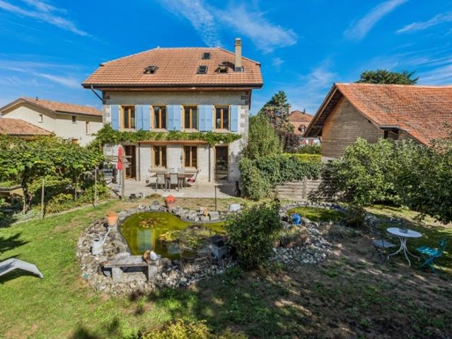 Charmantes freistehendes Haus mit idyllischem Garten und Poten
