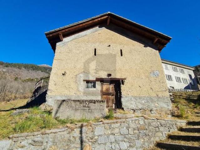 Charmantes haus im dorfkern mit grundstück