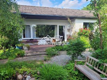 Charmantes Haus im kleinen Park, provisionsfrei