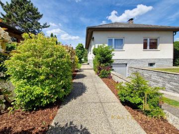 Entzückendes Haus auf großem Grundstück inklusive Garage