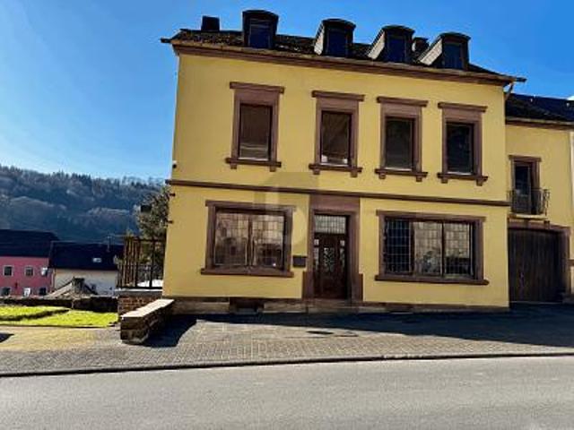 CHARMANTES HAUS MIT BLICK AUF SCHLOSS MALBERG