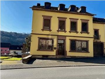 CHARMANTES HAUS MIT BLICK AUF SCHLOSS MALBERG