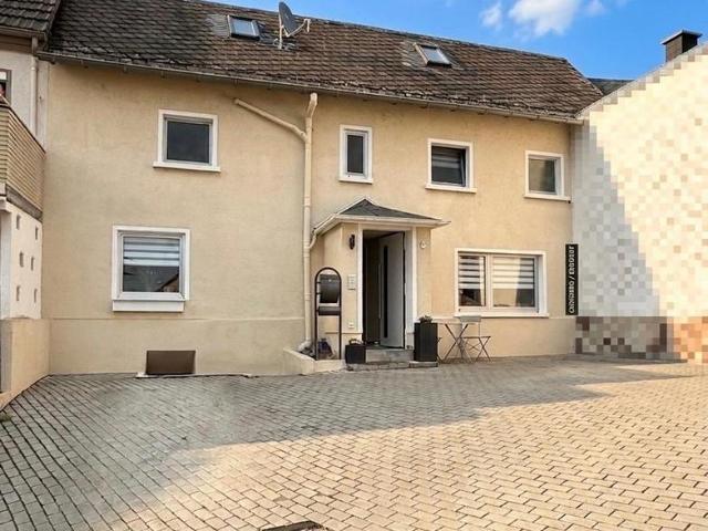 Charmantes kernsaniertes Einfamilienhaus mit Garten in Urbar