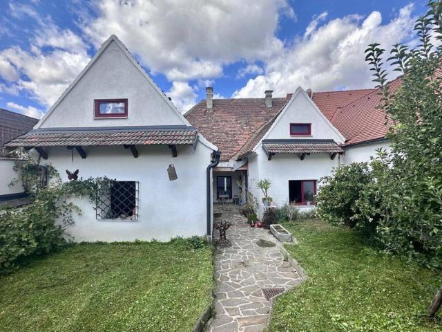 CHARMANTES, SANIERTES LANDHAUS MIT GEMÜTLICHEM GARTEN IN PULKAU 20 MIN ZUM NATIONALPARK THAYATAL UNBEFRISTET