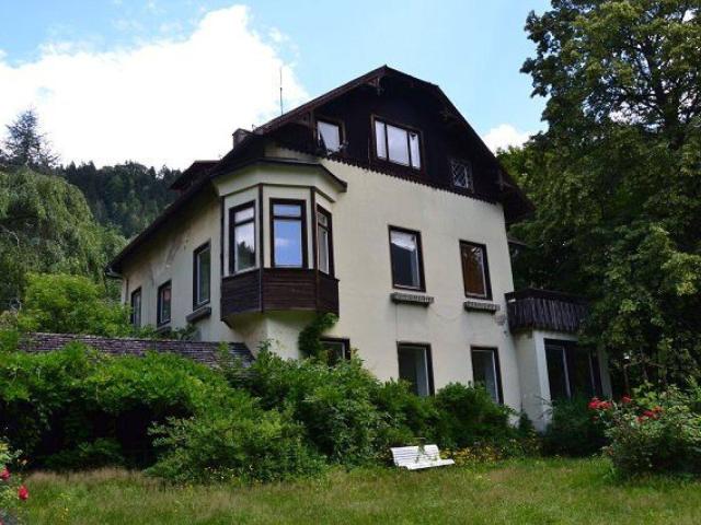 Charmantes Landhaus in Radenthein, 15 Zimmer, 2 Terrassen, Garage, renovierungsbedürftig!