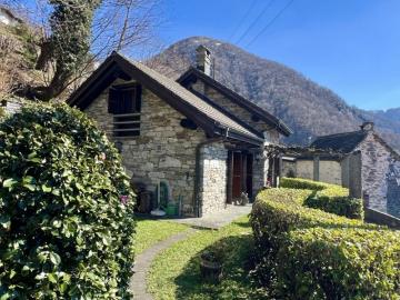 Charmantes Rustico mit grossem Grundstück und schöner Seesicht