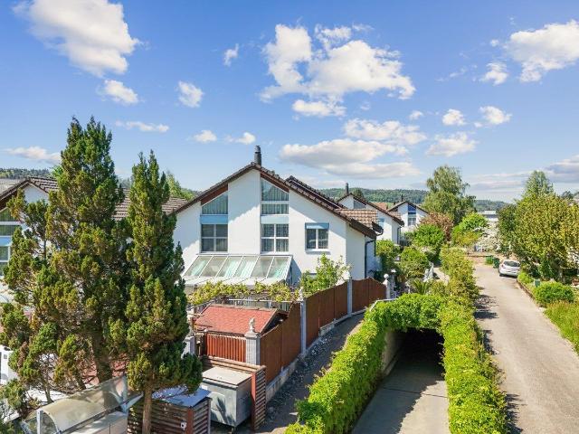 Charmantes Reihen Einfamilienhaus mit Wintergarten, Gartenparadies und 2 Tiefgaragenplätzen