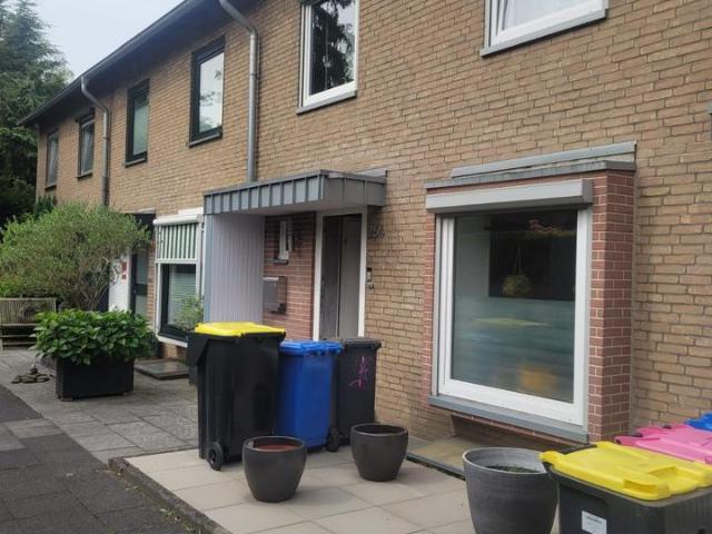 Charmantes Reihenmittelhaus mit Kamin, Wintergarten & Garten