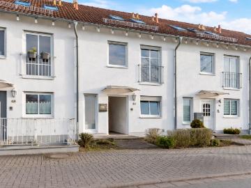 Charmantes Reihenmittelhaus mit viel Platz, Keller und Garten in gefragter Lage von Zwintschöna