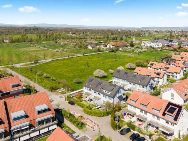 Charmantes Reiheneckhaus in ruhiger Lage von Oberwil