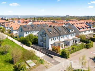 Charmantes Reiheneckhaus in ruhiger Lage von Oberwil