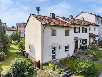 Charmantes Reiheneckhaus mit großem Garten perfekt für Familien & Paare