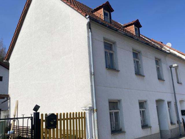 Charmantes Reihenendhaus mit großzügigem Wohnkonzept und idyllischem Grünhang