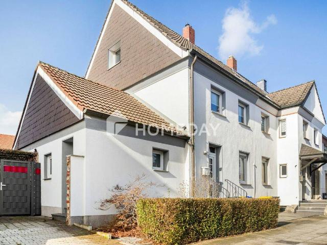 Charmantes Reihenendhaus mit Kamin, Pool und Garten Wohnen mit Geschichte und Komfort