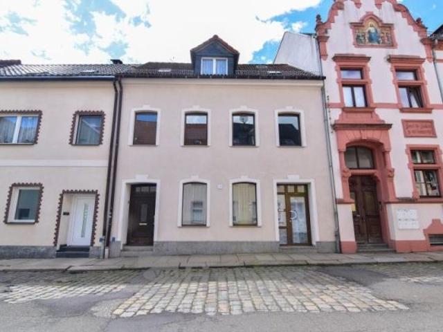 Charmantes Reihenhaus in Crimmitschau – mit Garten, Terrasse und Balkon