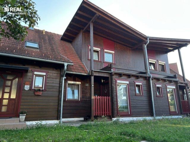 Familienfreundliches Reihenhaus in Pirka mit südseitigem Garten & Terrasse