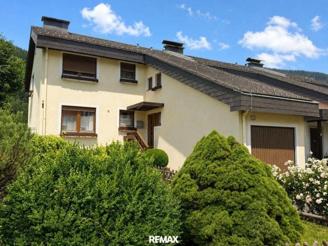 Charmantes Reihenhaus in ruhiger Wohnlage mit 118,70 m² Wohnfläche, voll unterkellert, incl. Garage und traumhaftem Bergblick
