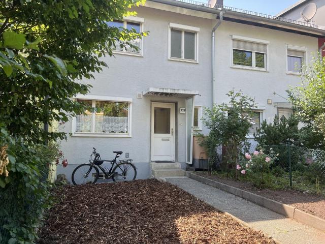 Charmantes Reihenhaus mit ausgebautem Dachboden und schönem Außenbereich zzgl. Garage