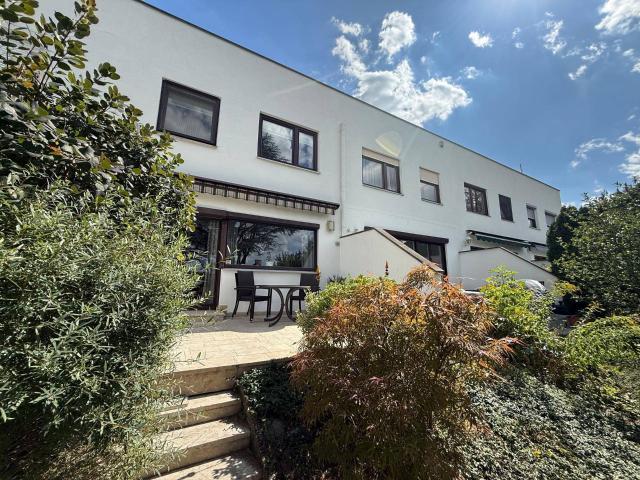 Charmantes Reihenhaus mit Dachterrasse und Garten