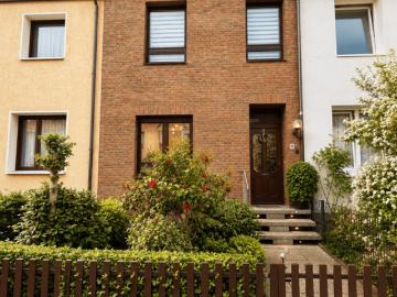Charmantes Reihenhaus mit Entwicklungspotenzial in ruhiger Lage