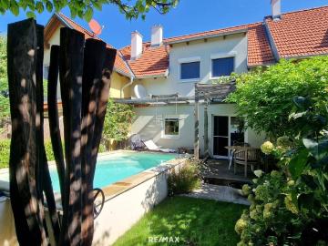 Charmantes Reihenhaus mit Garten, Pool und Terrasse – gepflegt & bezugsbereit nach Absprache!