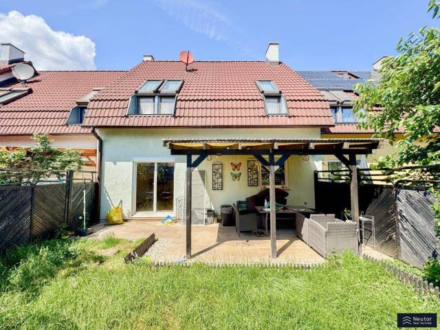 Charmantes Reihenhaus mit sonnigem Garten in ruhiger Grünlage