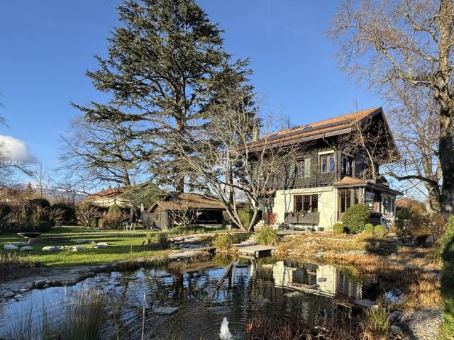 Charmantes, renoviertes Chalet in der ruhigen Genfer Landschaft