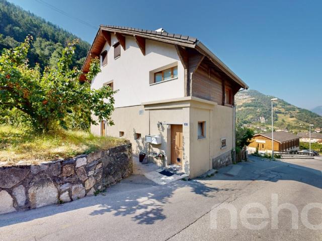 Charmantes, renoviertes Doppelhaus mit vier Schlafzimmern im Herzen von Baar Nendaz