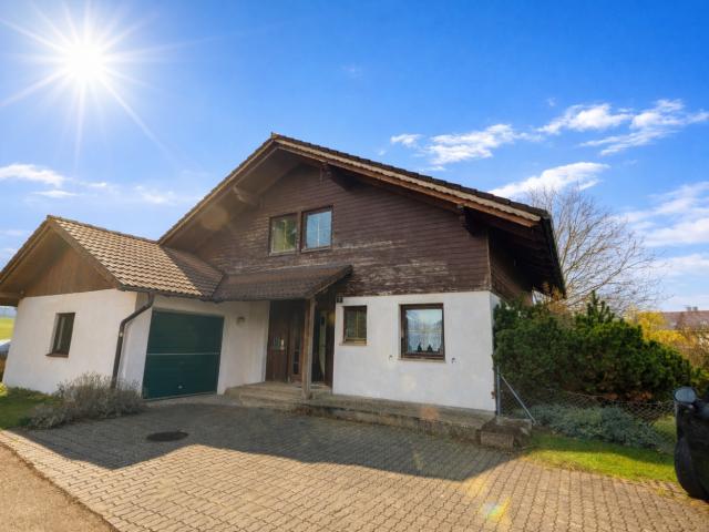 Charmantes, renovierungsbedürftiges Haus mit großem Garten nahe dem Mattsee
