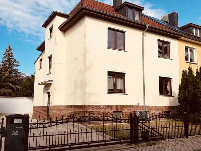 Charmantes Stadthaus in Villenlage | 2 Wohnungen | 2 Garagen | Garten