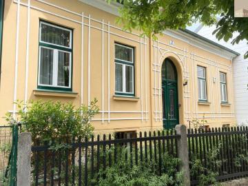 Charmantes Stadthaus in Baden – ruhige Lage mit großem Garten & Entwicklungspotenzial