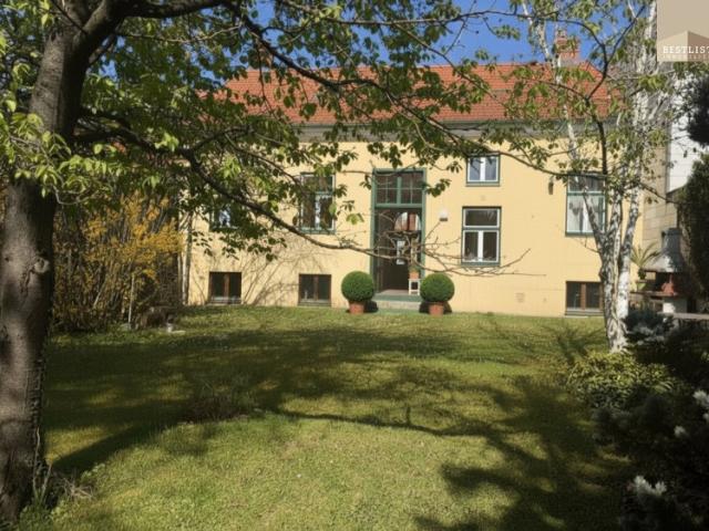 Charmantes Stadthaus in Baden – ruhige Lage mit großem Garten & Entwicklungspotenzial