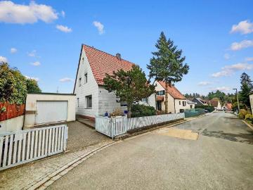 Charmantes Sanierungsobjekt mit Traumgarten in Toplage
