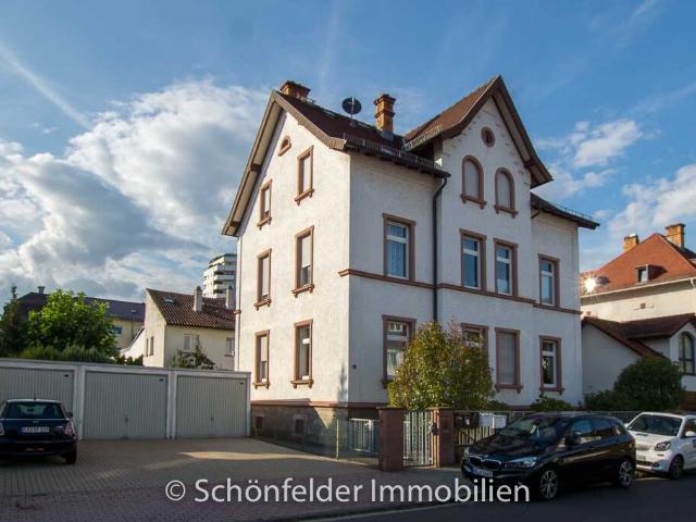 Charmantes Single Dach Apartment mit Parkett und Wohnküche in der Oberurseler City