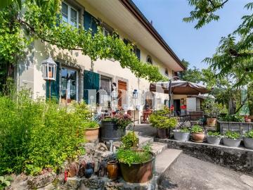 Charmantes und geräumiges Haus in einer Wohngegend