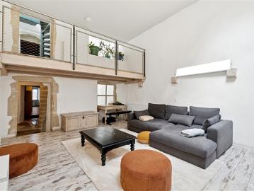 Charmantes und geräumiges Stadthaus, komplett renoviert