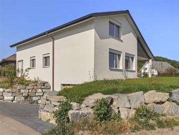 Charmantes und modernisiertes Einfamilienhaus mit Garten und Pool