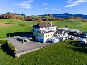 Charmante Wohnhaushälfte mit Werkstatt und Alpenpanorama