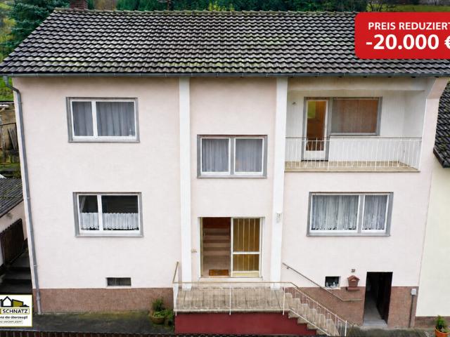 Charmantes Wohnhaus mit drei Garagen – jetzt 20.000 € preisreduziert!