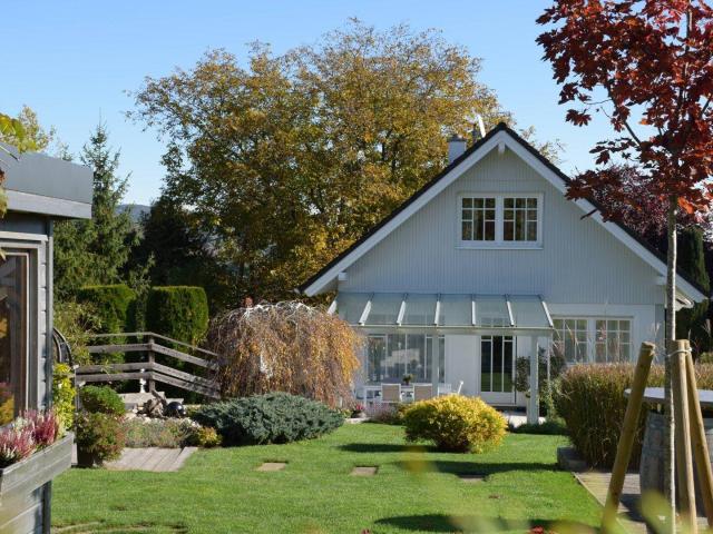 Charmantes Wohnhaus mit Gartenparadies, Wellnessoase !