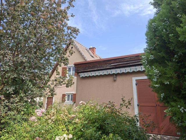 Charmantes Wohnhaus mit großem Garten, Terrasse, großem Keller und Carport in Graz