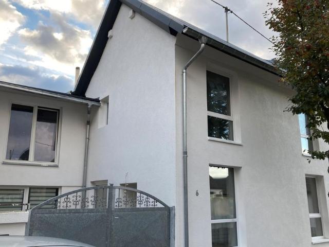 Charmantes Wohnhaus mit hellen Räumen und privatem Innenhof