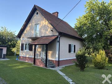 Charmantes Wohnhaus in Graz Lend mit großem Grund und Altbaumbestand