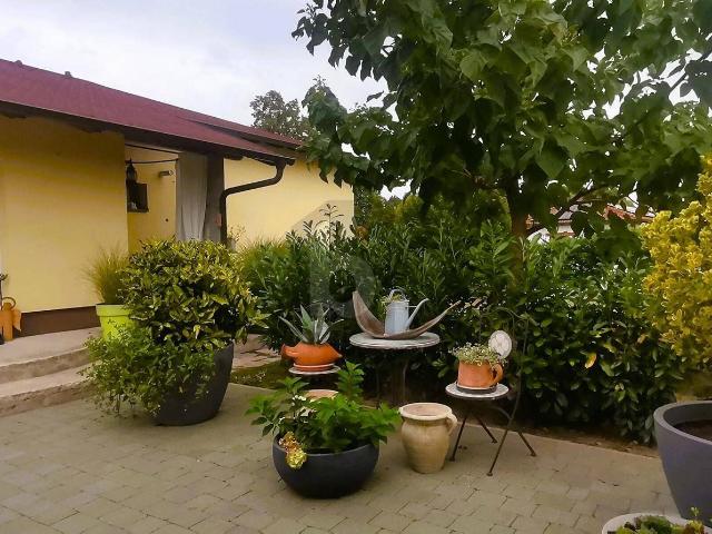 CHARMANTES WOHLFÜHLDOMIZIL MIT TRAUMHAFTER GARTENVIELFALT, SCHWEDENOFEN UND AUSBAUPOTENZIAL