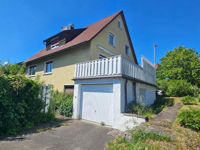 Charmantes Zuhause mit viel Potenzial und schönem Garten