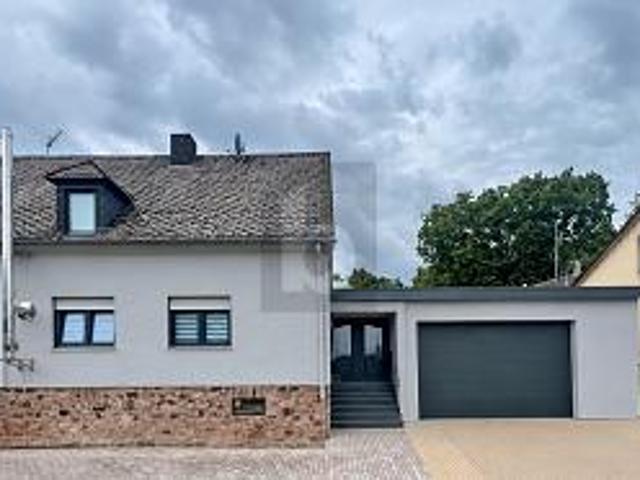 CHARMANTES ZUHAUSE MIT WINTERGARTEN UND GARTEN