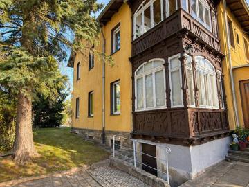 Charmantes Zweifamilienhaus im Flächendenkmal am begehrten Weißen Hirsch