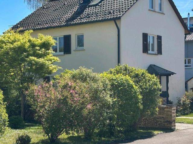 Charmantes Zweifamilienhaus in begehrter Lage