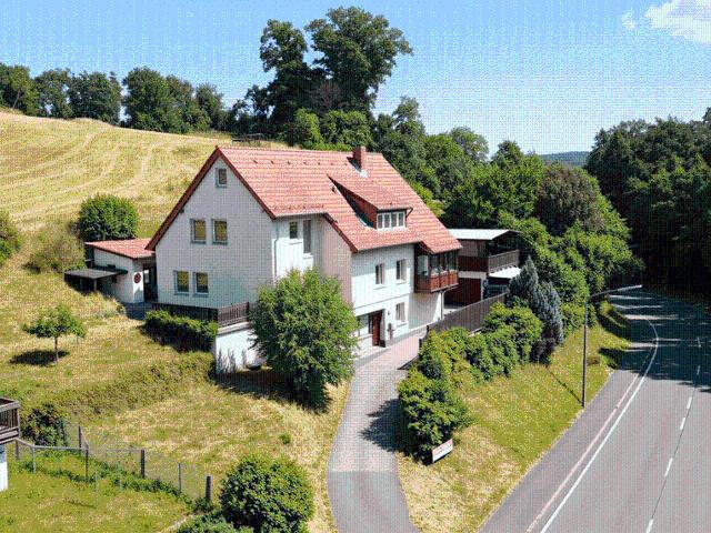Charmantes Zweifamilienhaus mit Einliegerwohnung und traumhaftem Garten in Heppenheim