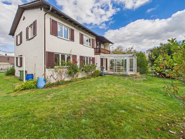 Charmantes Zweifamilienhaus mit Gartenparadies und viel Potenzial in Horgen